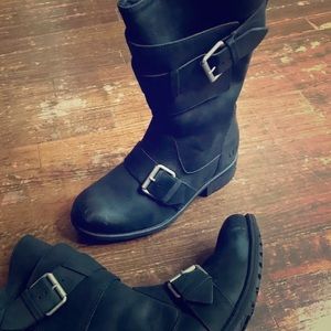 UGG BOOTS Black 6.5 “Chancey”